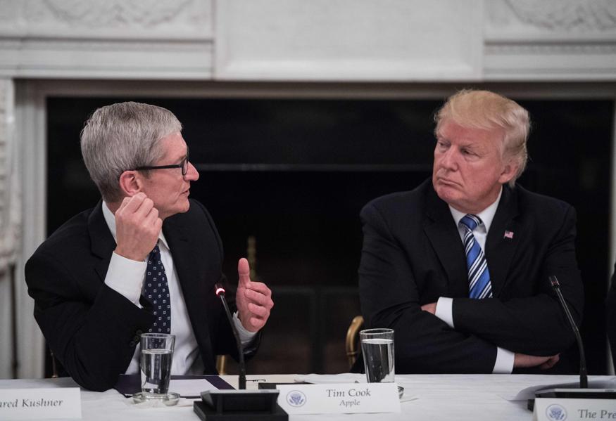 In Meeting With Tech Leaders, Apple CEO Tells Trump Workers Are 'Nervous' About Immigration