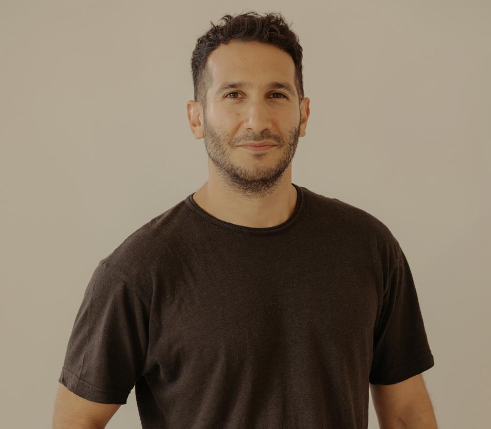 Bagaimana Live Shopping Mengubah Cara Belanja Fashion di Era Digital