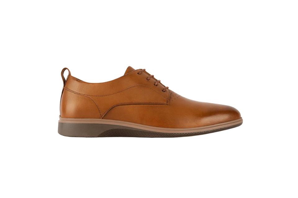 Best Dress Sneakers For Men 2026