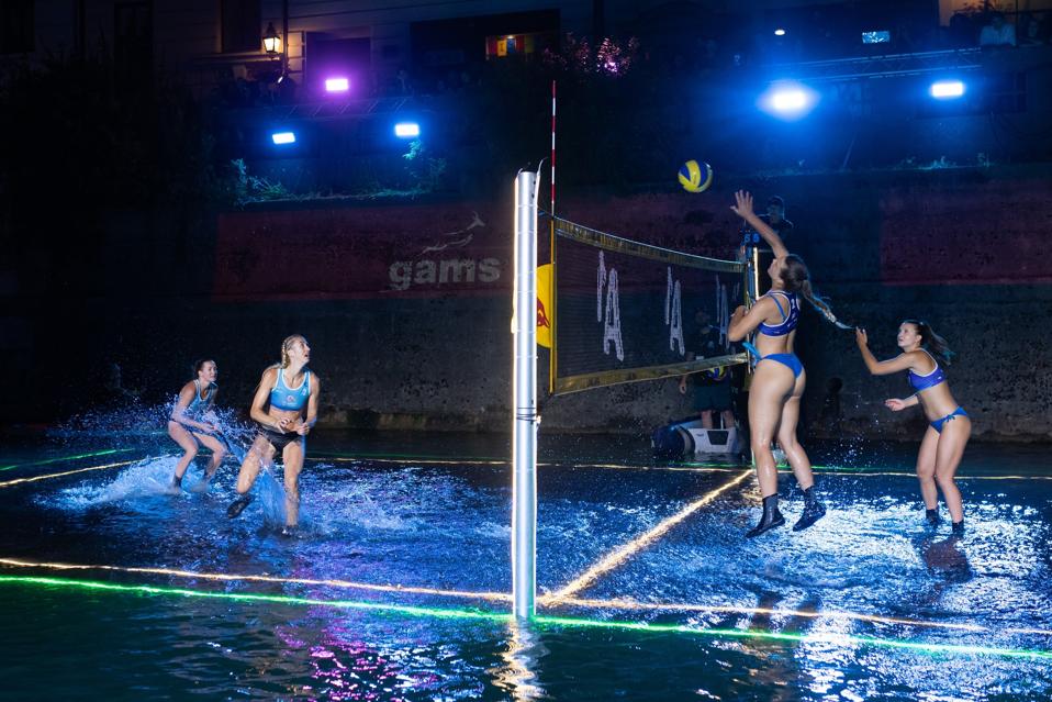 VOLLEYBALL ON WATER