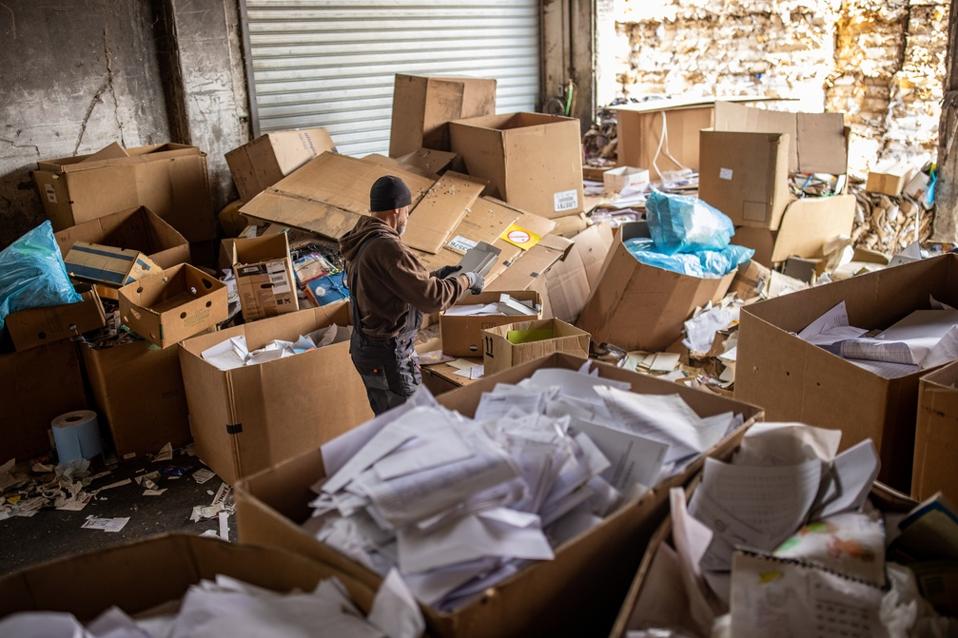 Mengungkap Rahasia Sampah: Dari Rumah ke Lingkungan yang Bertahan Ratusan Tahun