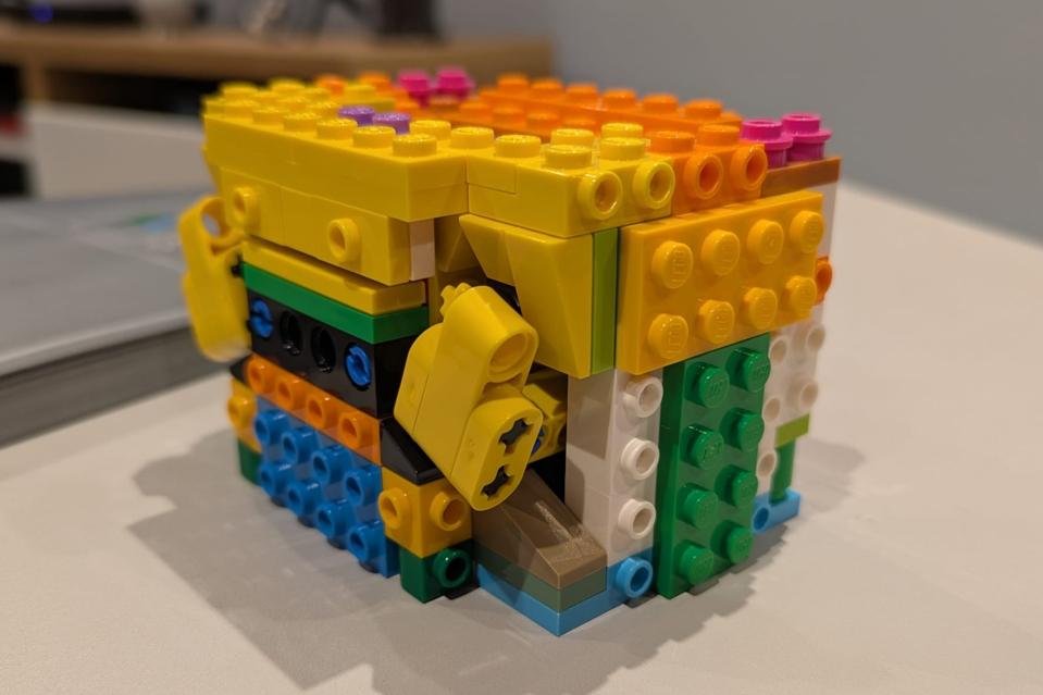 Kenapa Set LEGO Pikachu Setelah 30 Tahun Kemitraan Justru Mengecewakan Fans?