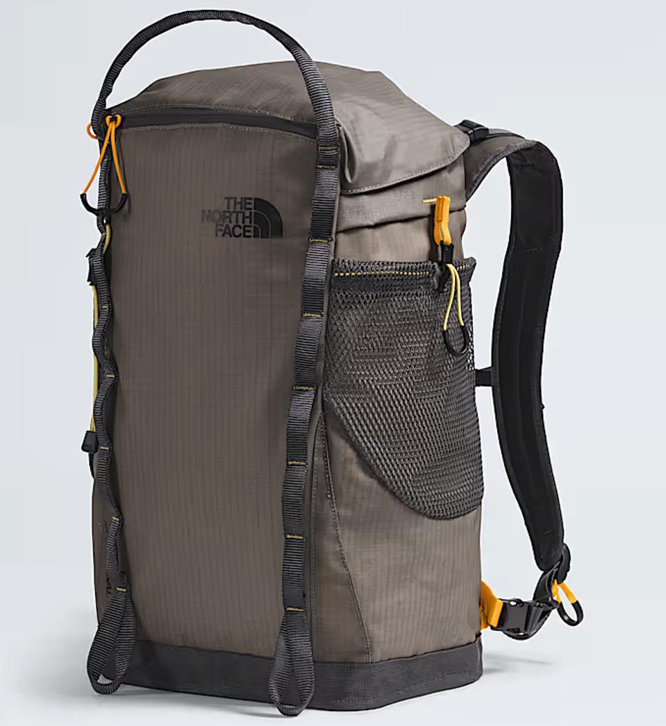 north face backpack magnet - Connector A front bungee system handles an extra layer The North Face Borealis Commuter