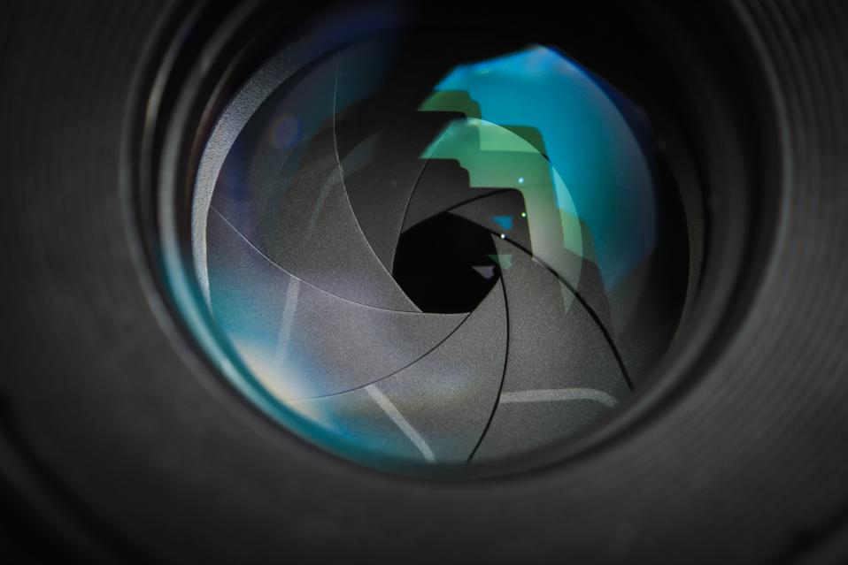 Apple Siapkan Lensa Variable-Aperture untuk Kamera iPhone 18 Pro Terbaru