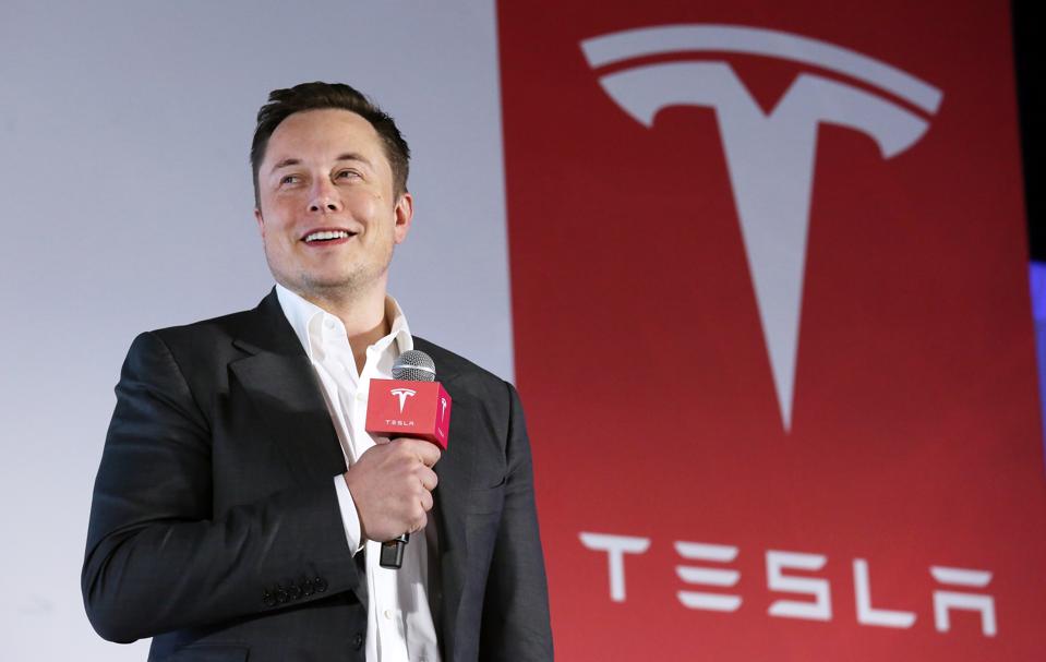 Tesla Alami Penurunan Pendapatan, Fokus Baru ke Robotika dan AI