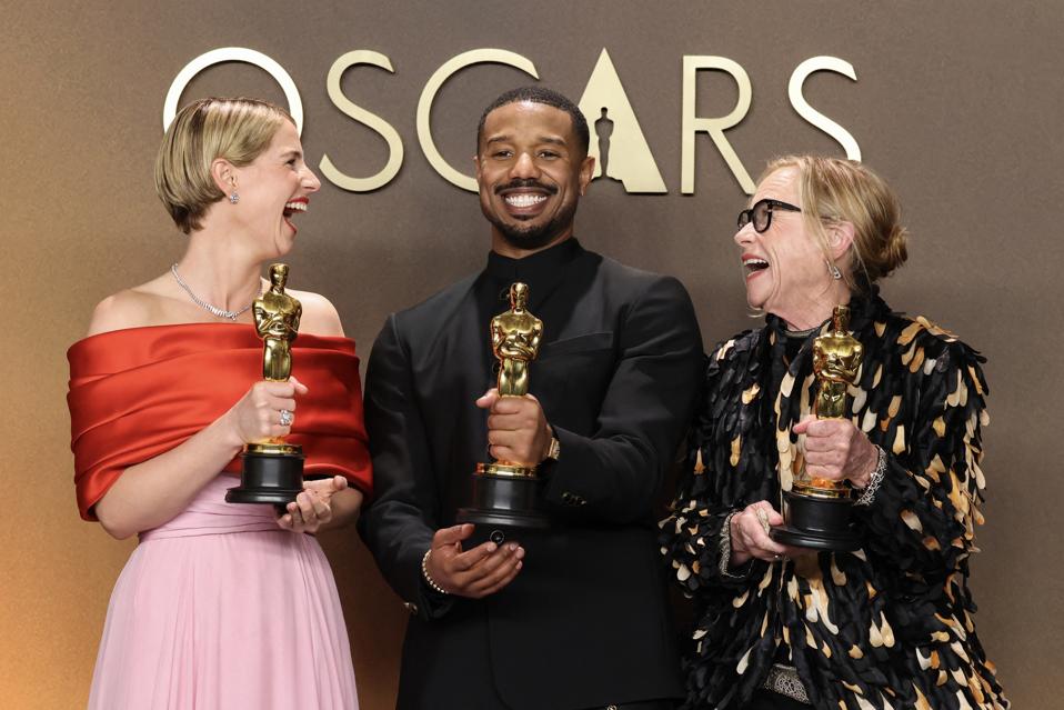 Performa Luar Biasa Inde Navarrette di Film Horor Obsession Layak Oscar