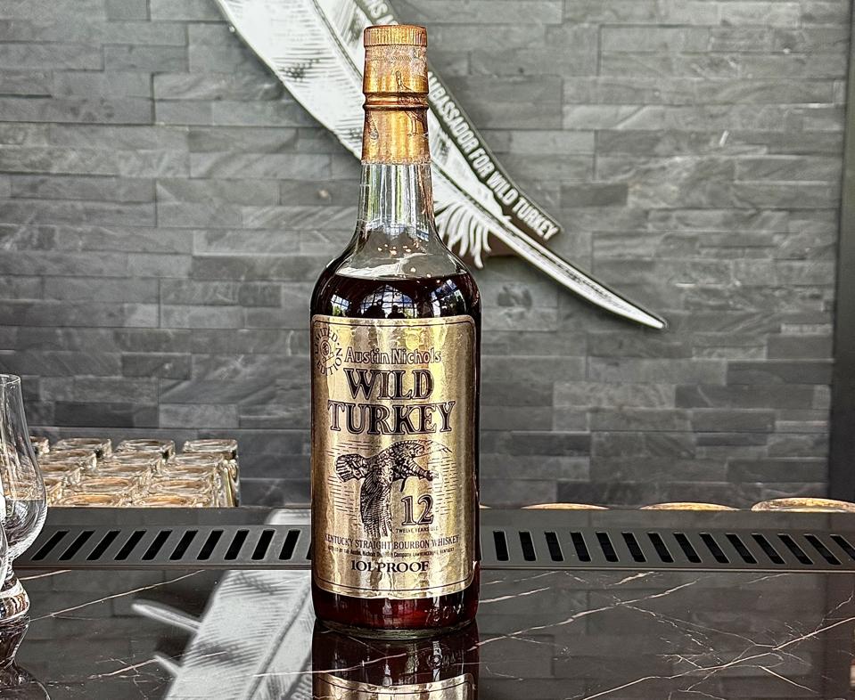 ウイスキー Austin Nichols WILD TURKEY 750ml Wild Turkey Austin Nichols Honey Bourbon Liqueur - 750ml – Liquor