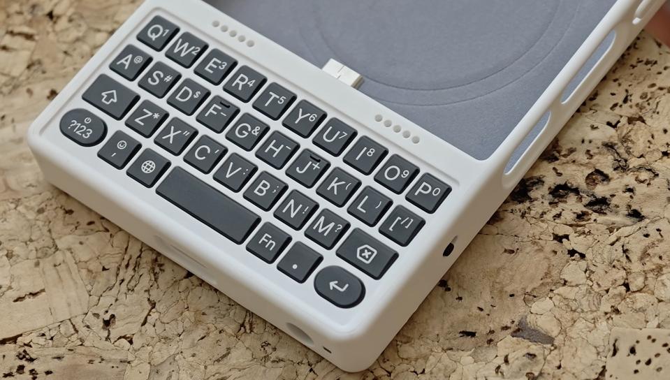 Y*B様 Ikko mindonepro Ikko MindOne Pro With Keyboard Is A Fun, Useful Second Phone