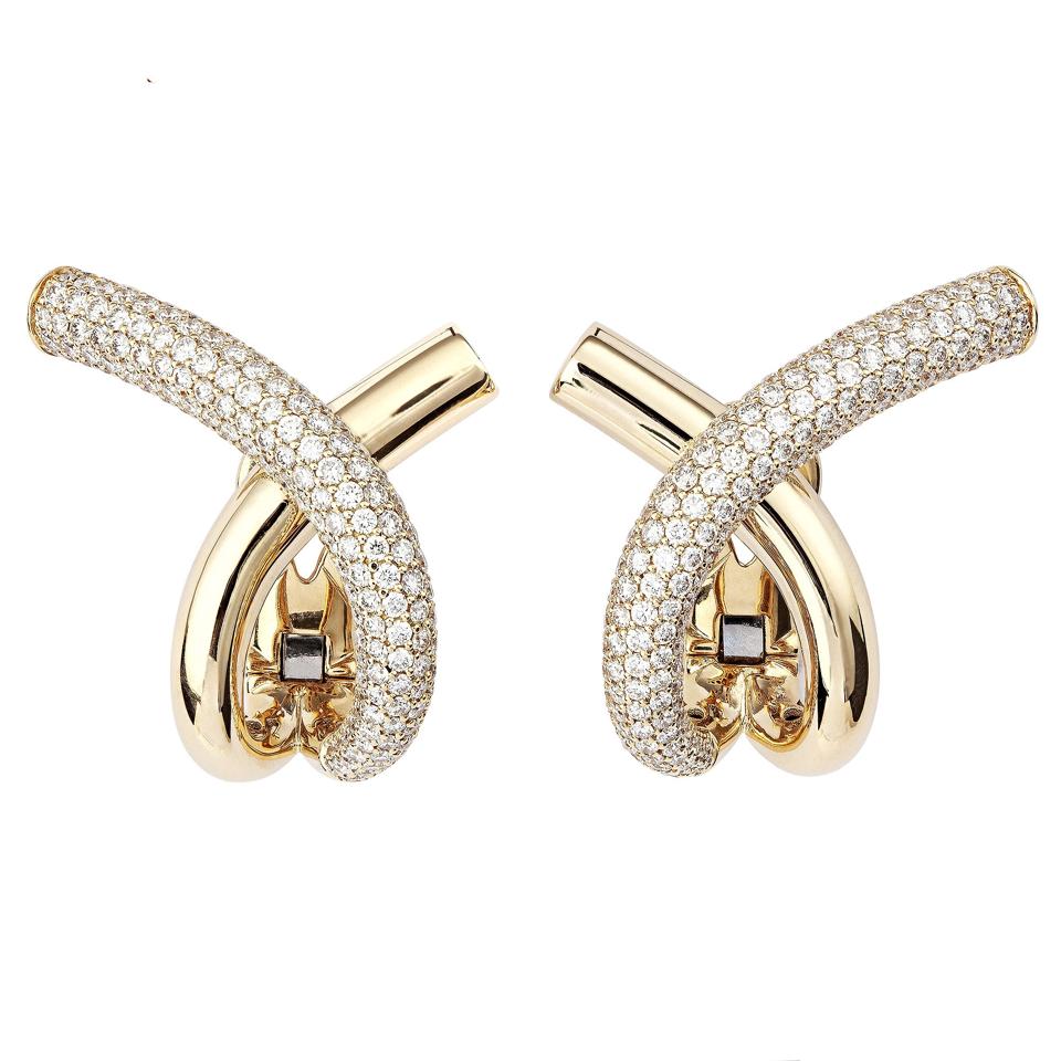 Engelbert Cross Loop earrings in yellow gold semi-pavé diamonds