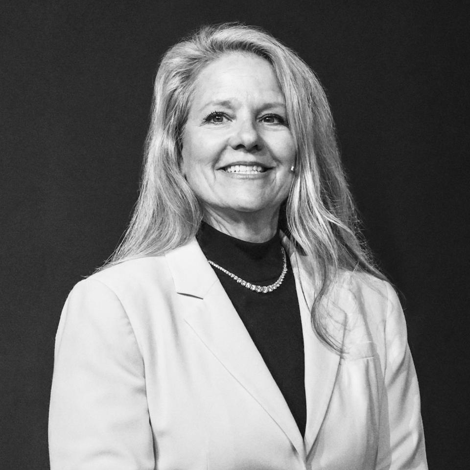 Gwynne-Shotwell-by-Angel-Garcia-Bloomberg-1x1