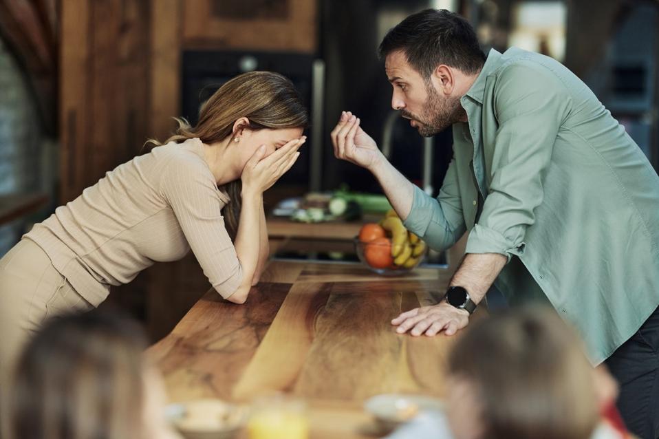 2 Behaviors That Signal The Death Of A Relationship, By A Psychologist
