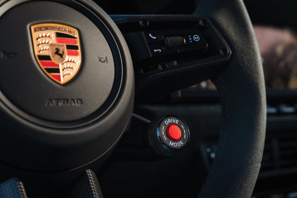2026 Porsche 911 Targa Hybrid1