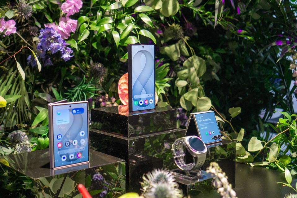 Graphic Samsung Galaxy Unpacked 2026 Live: The Samsung Galaxy Z Fold 8 Ultra Debuts