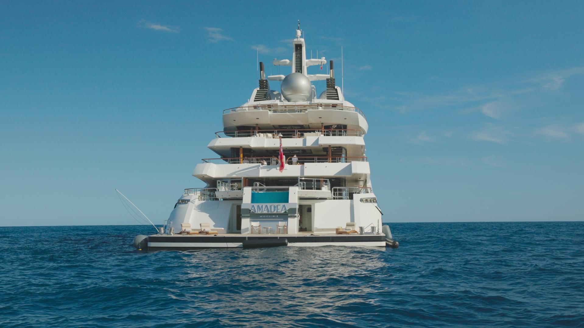 Photo of the back side of Yacht Amadea