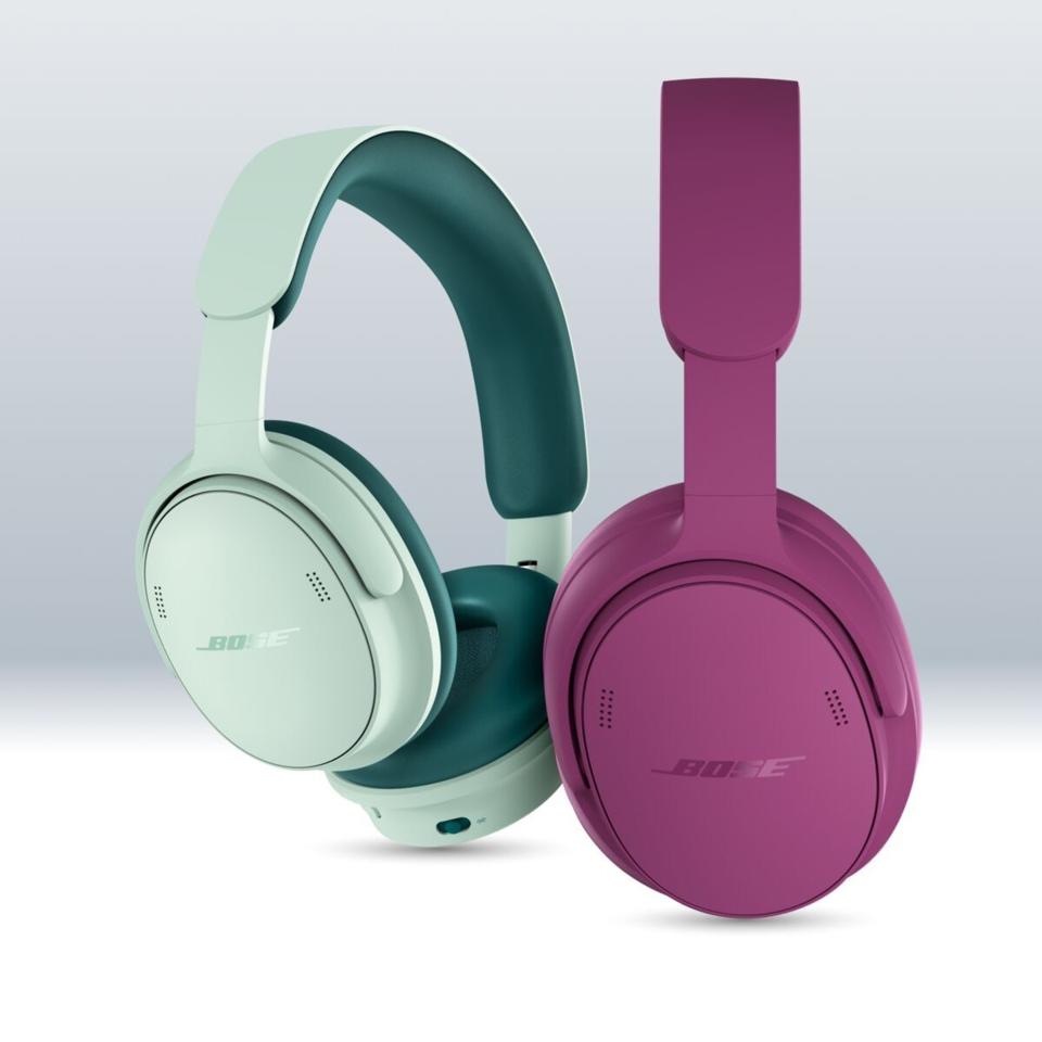 Bose QuietComfort 2nd Gen in Dewdrop Mint and Rosewood Mauve limited-edition colourways side by side