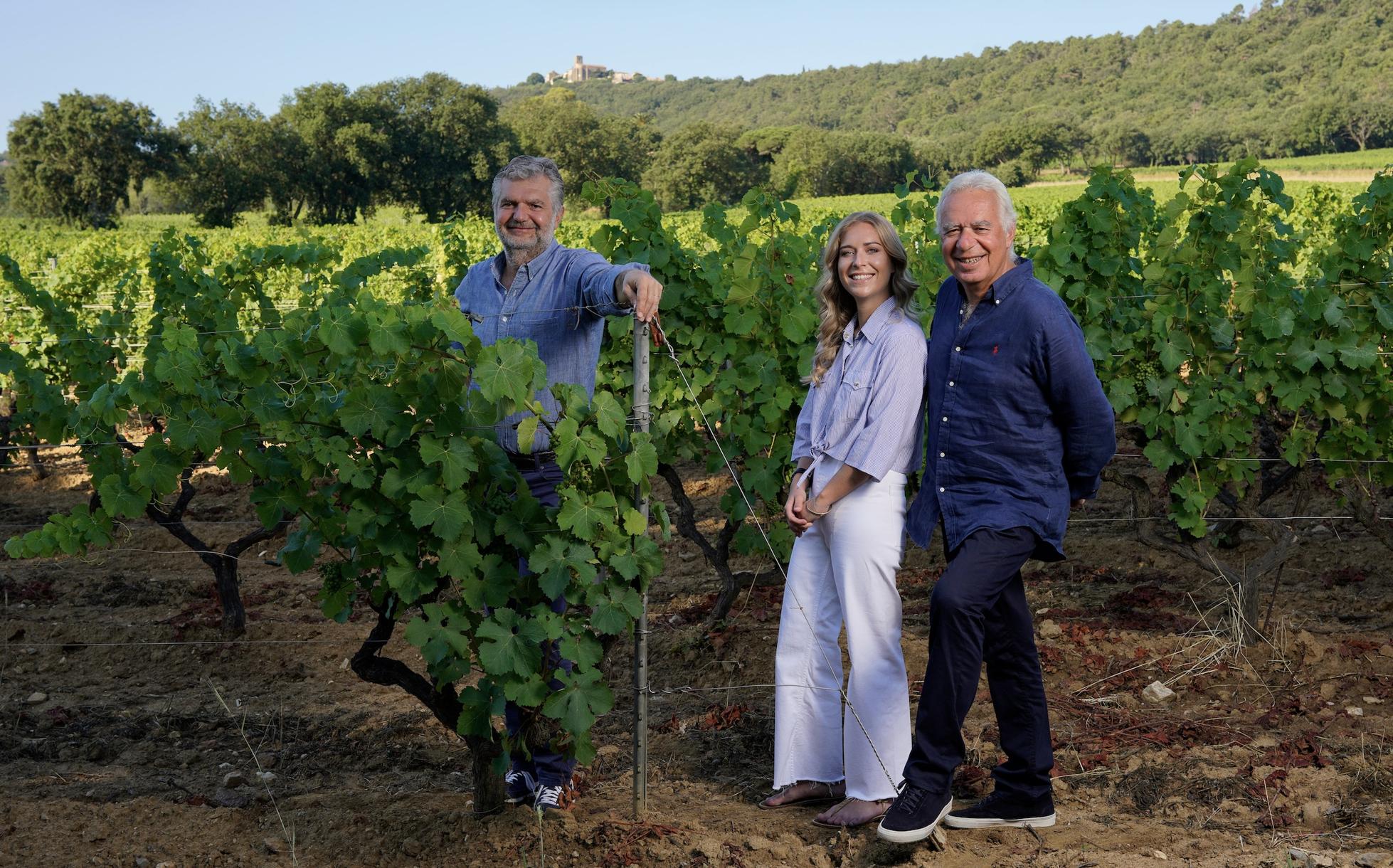 Anne-Victoire Matton com o pai e o tio no Château Minuty