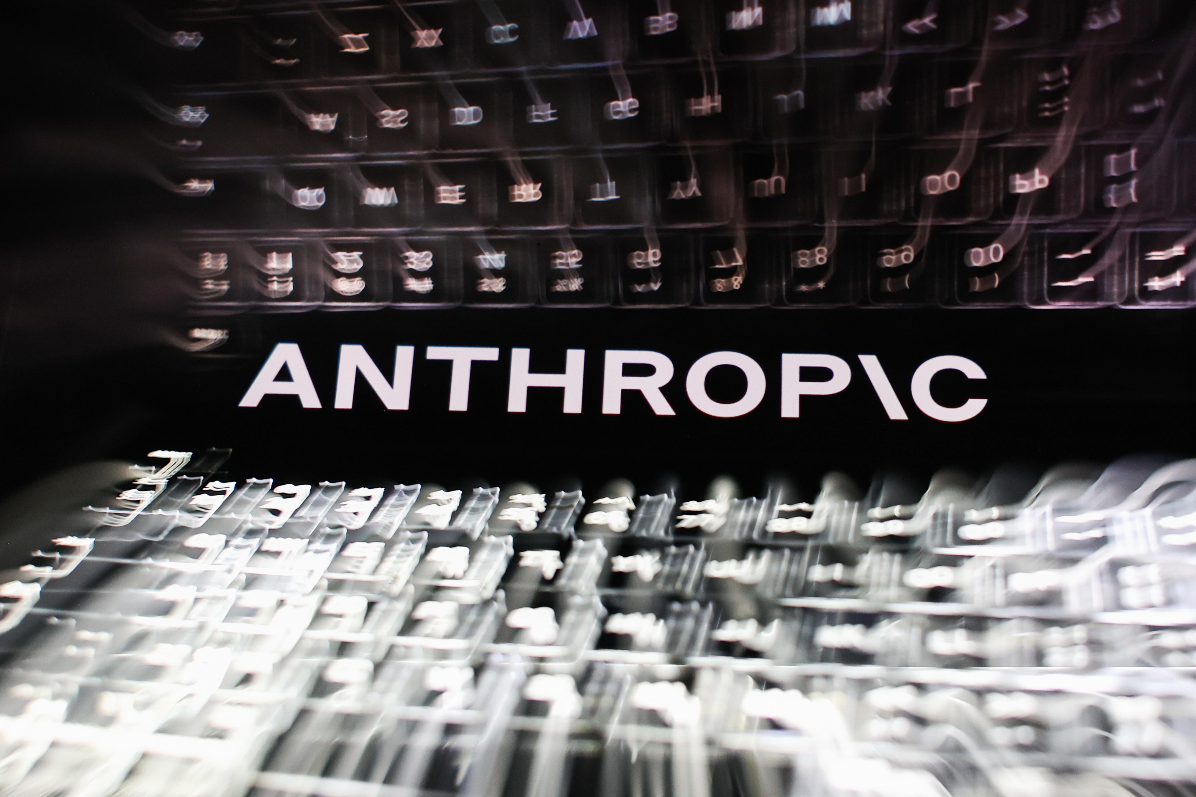 آخر مستجدات الذكاء الاصطناعي للمؤسسات: أرباح Anthropic، العقل المؤسسي، وتحديات قياس عائد الاستثمار
