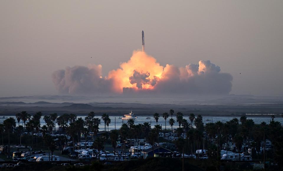 TOPSHOT-US-SPACE-SPACEX