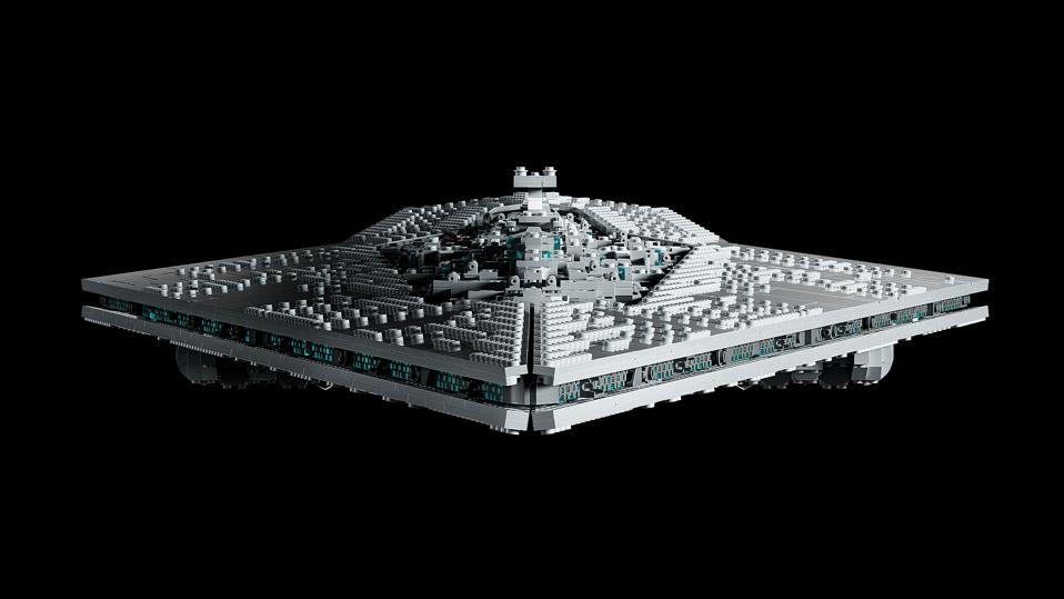 LEGO Breaks New Record With 6,130-Piece UCS Super Star Destroyer