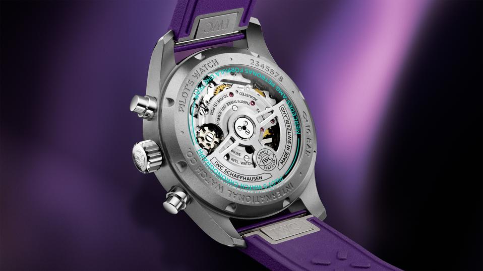 The IWC chronograph for Mercedes-AMG Petronas is powered by IWC’s in-house 69385 caliber