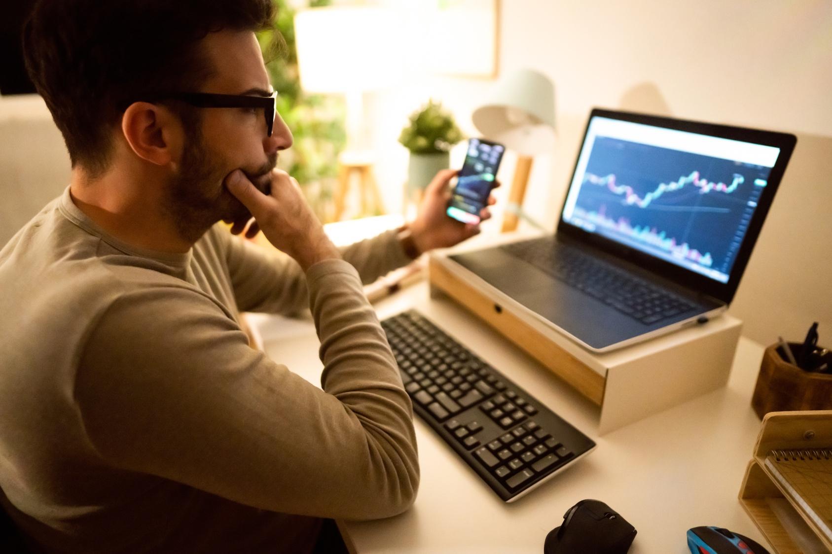 6 Top Data Center Stocks, REITs And ETFs To Buy Now