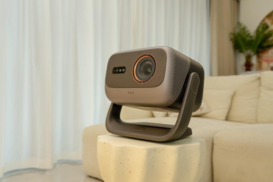 JMGO Unveils World-First 4K/120Hz Projector