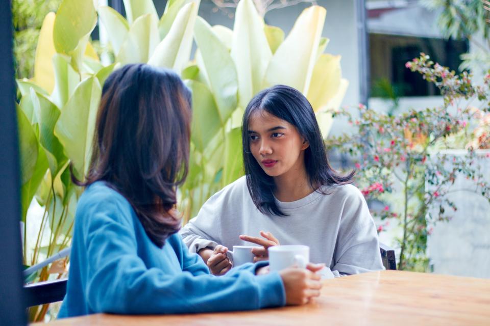 2 Habits Of People Who Give The Wisest Advice, By A Psychologist