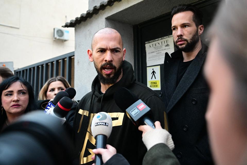 TOPSHOT-ROMANIA-BRITAIN-US-COURT-CRIME