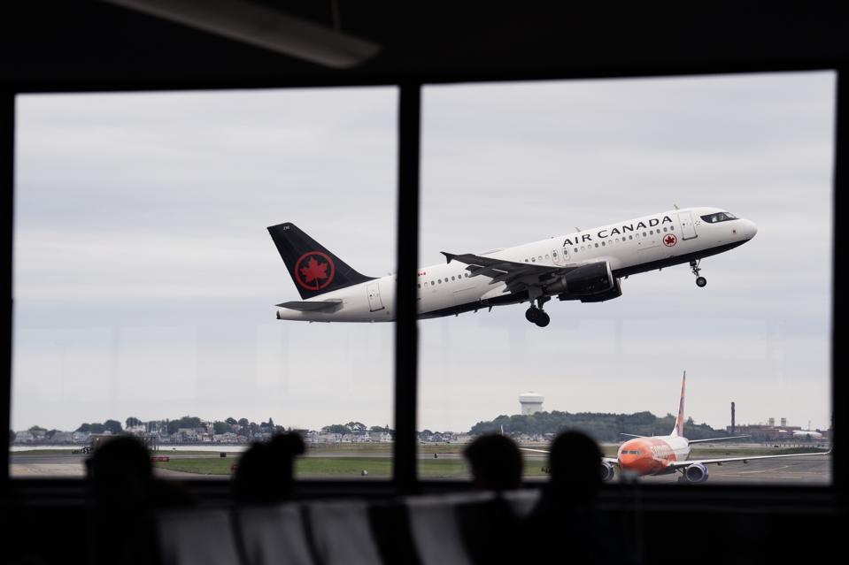 Widespread Flight Delays Snarl Northeast Travel