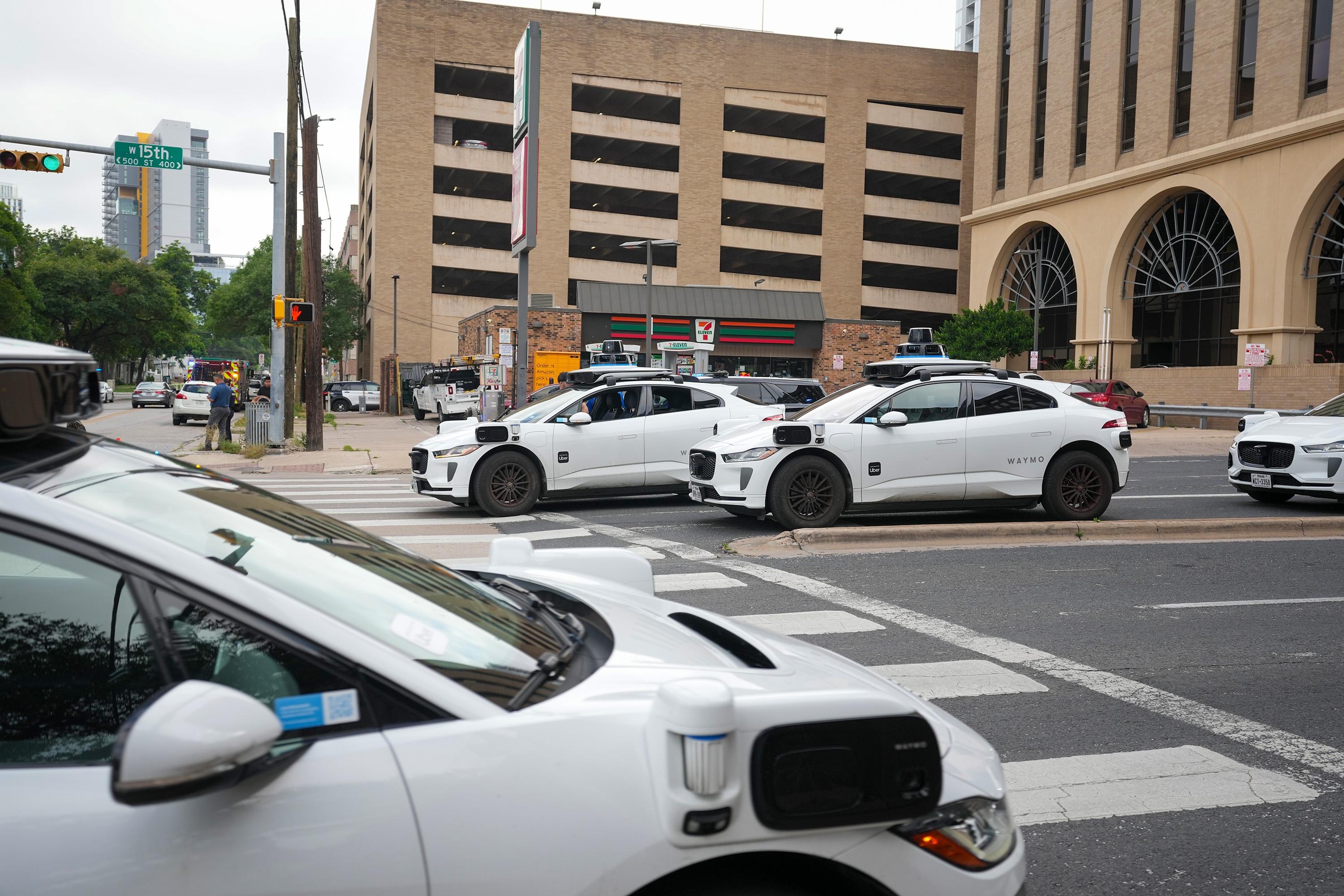 How Can Robotaxis Handle Demand Surges?  Surprisingly well