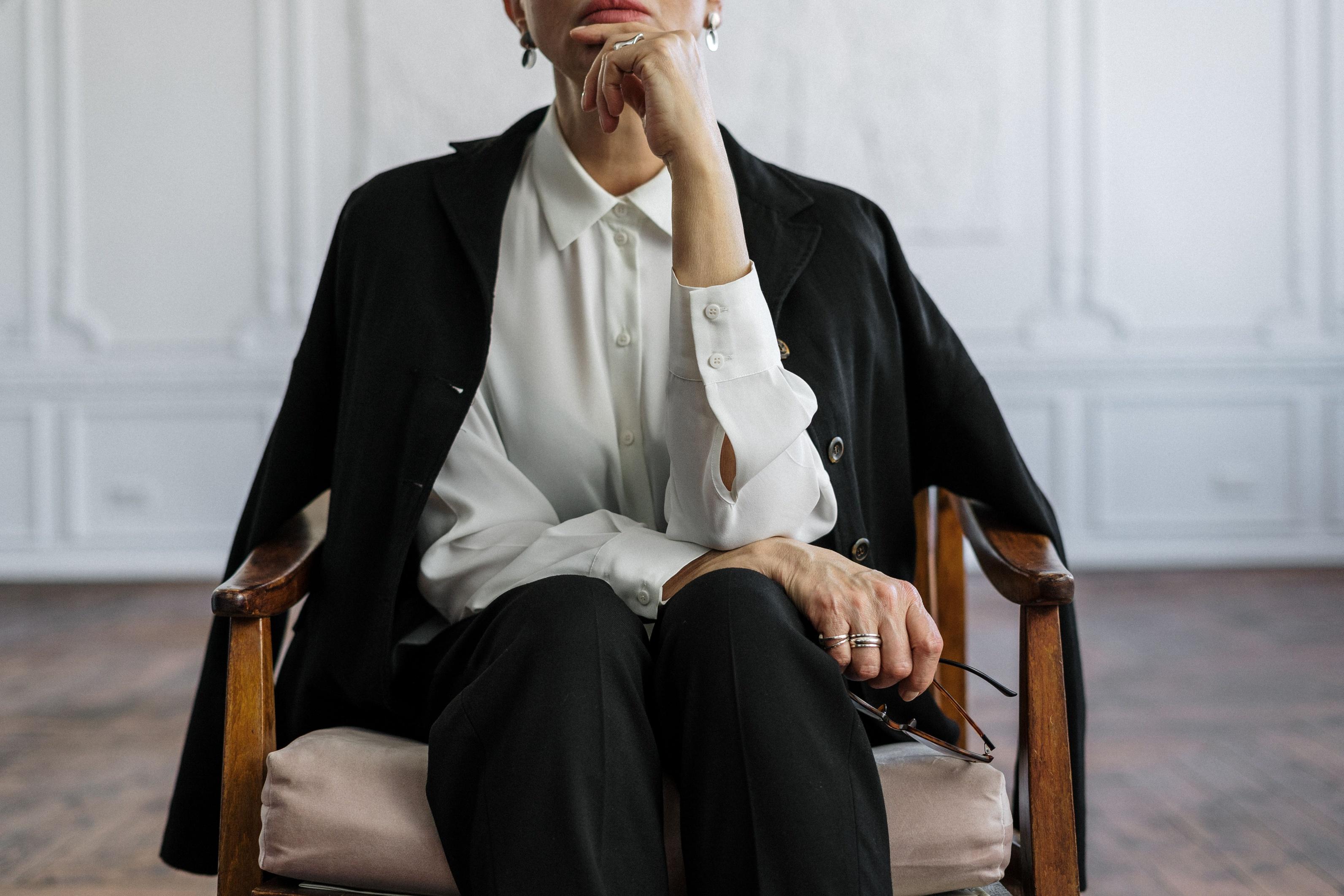 The Most Powerful Leaders Don’t Need To Command The Room