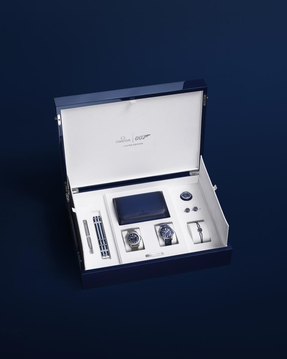 The presentation box for the Seamaster Diver 300M watch set