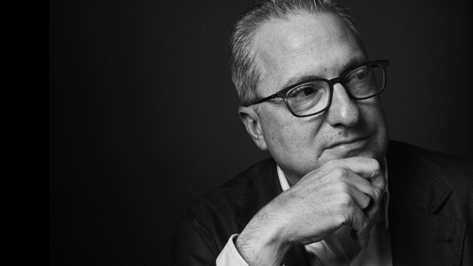 Why This Billionaire Investor Sees Credit Defaults Rising Because Of AI