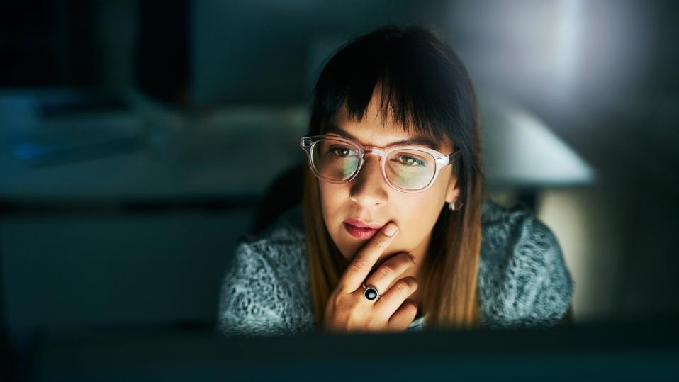 3 ‘No-Nonsense’ Habits For Laser-Sharp Focus Daily, By A Psychologist