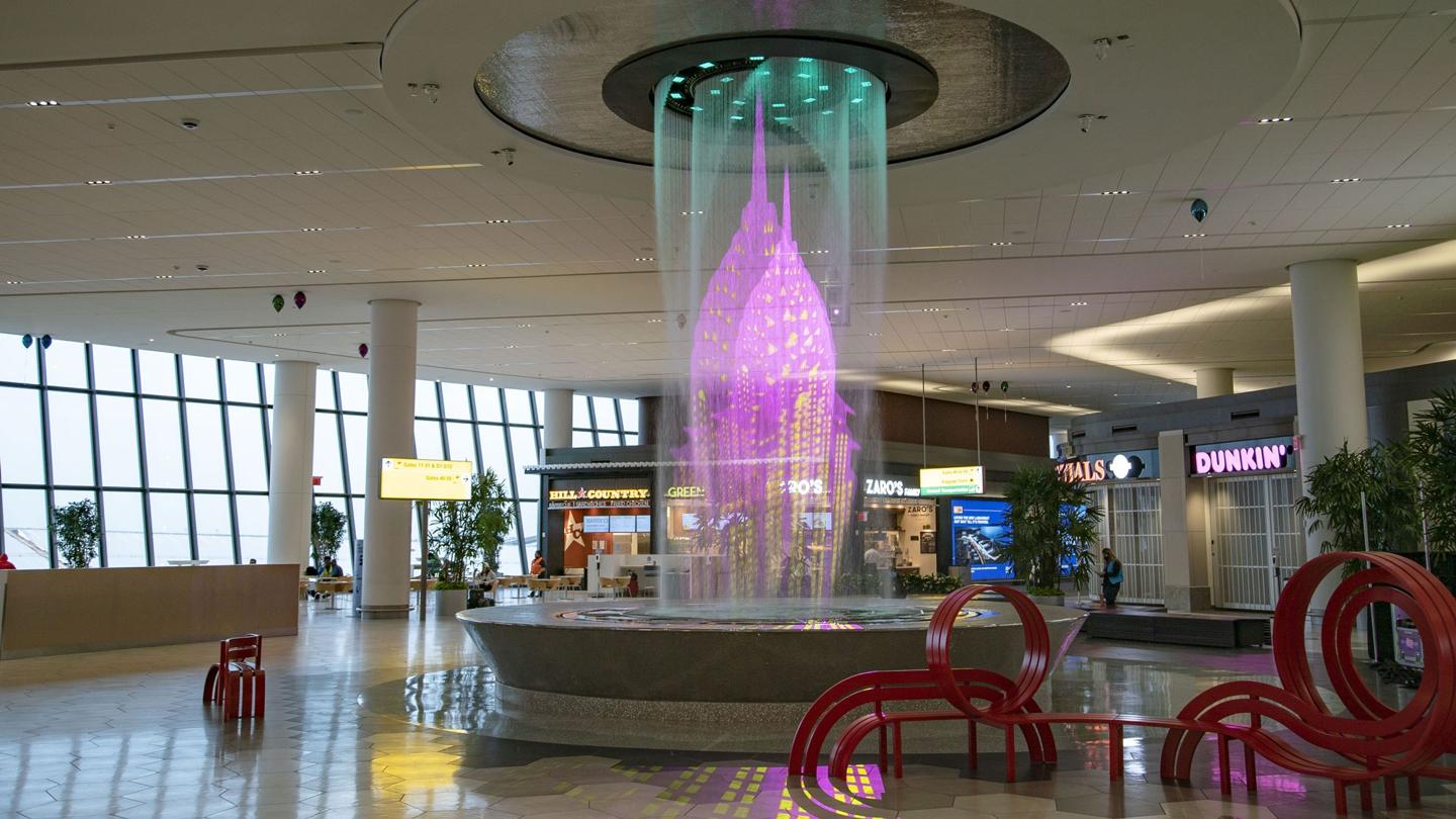 Best-U.S.-Airport---LaGuardia-Airport---Terminal-B-Water-Features-Chrysler-Building---Credit-LaGuardia-Gateway-Partners
