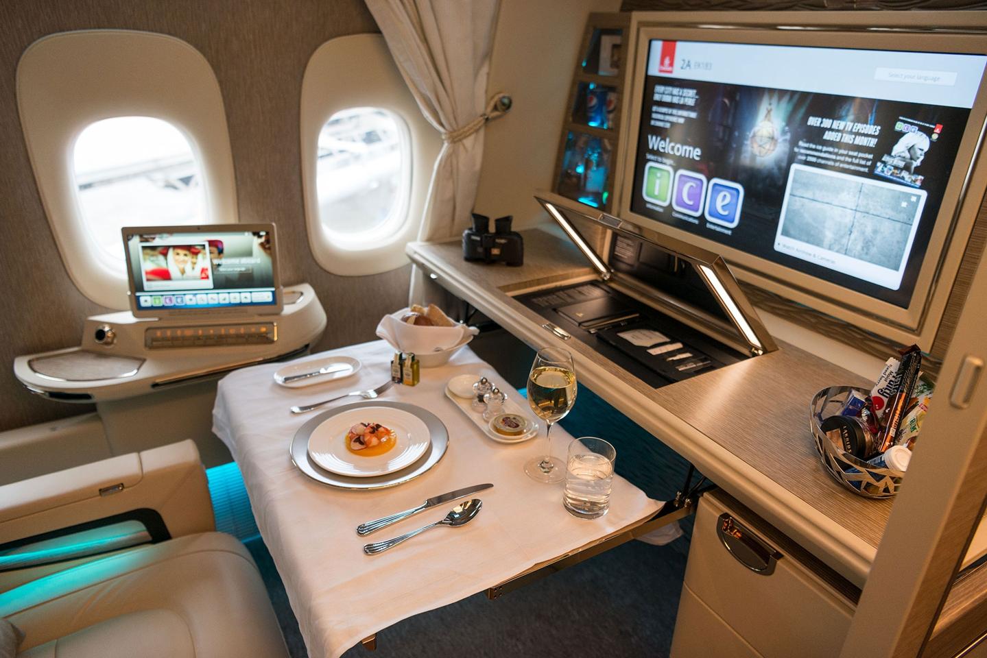Best-International-First-Class---Emirates-First-Class-on-the-Boeing-777-300ER---Dining---Credit-Emirates