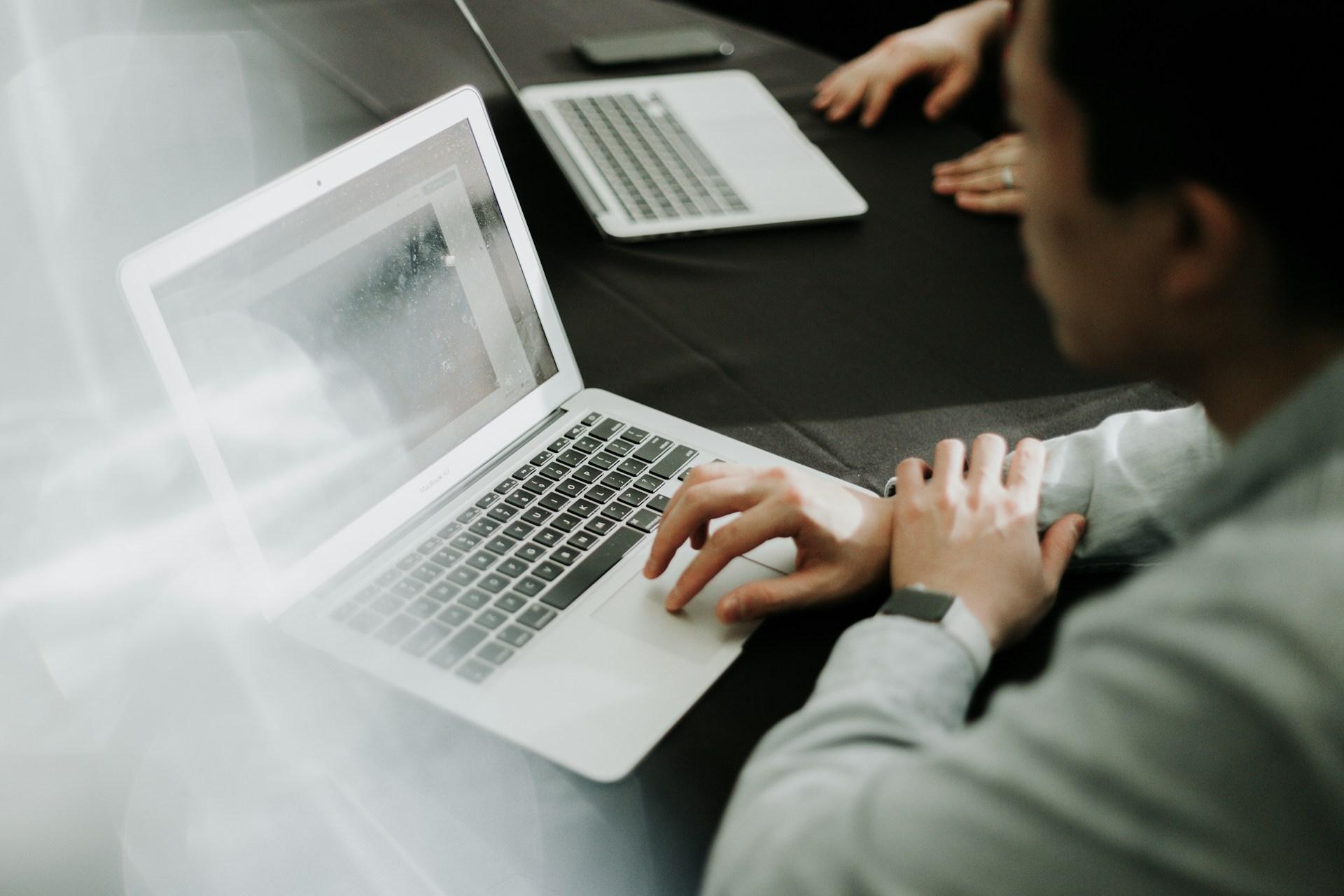 Why Smart Leaders Encourage Their Employees’ Side Hustles