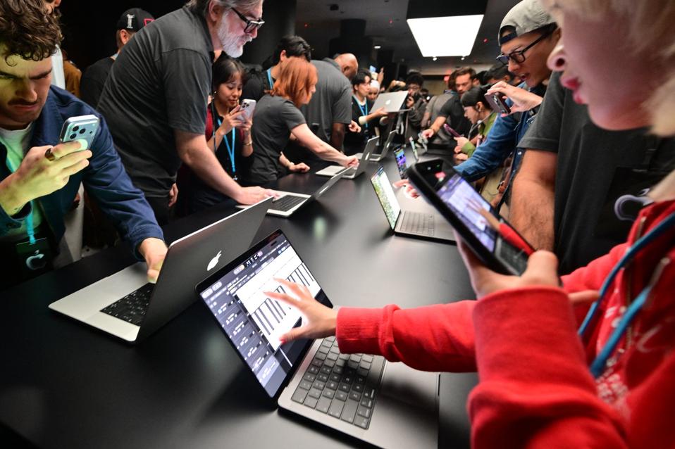 US-TECH-APPLE-COMPUTERS-HARDWARE-INTERNET