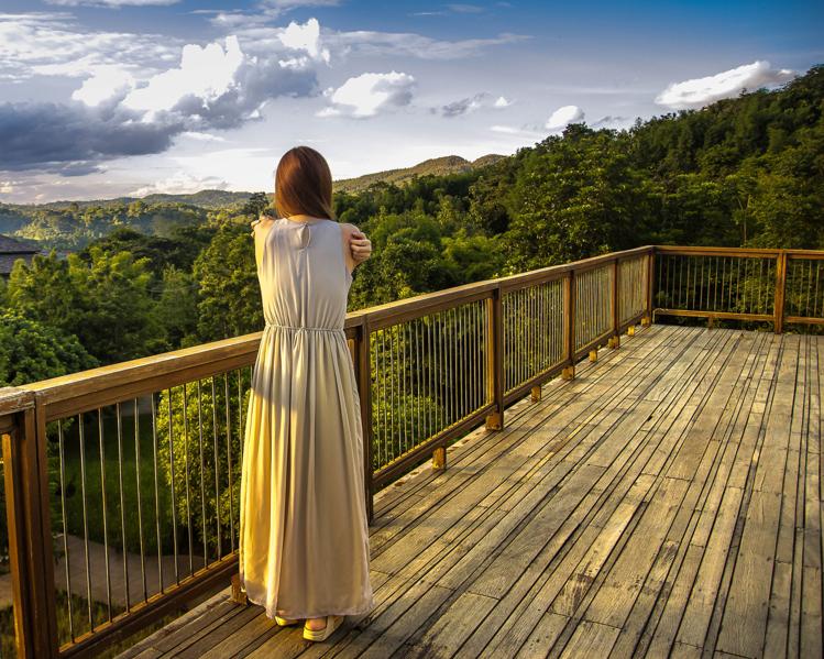 Trex Chips Away At Wood Decks' Market Position