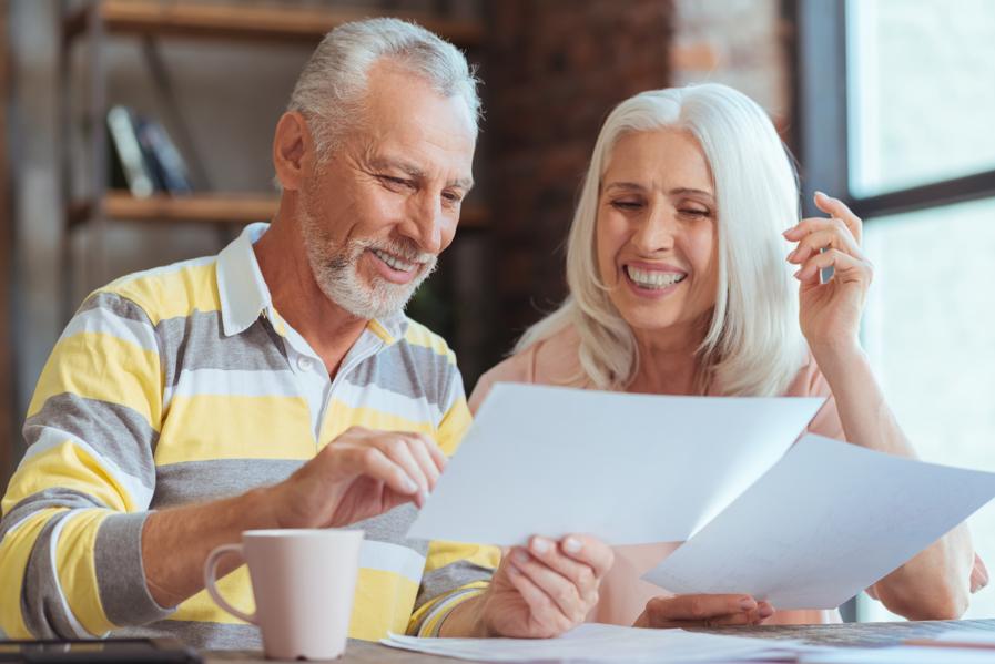 Monthly Dividends Between 6% and 10%: 2 Winners, 2 Losers