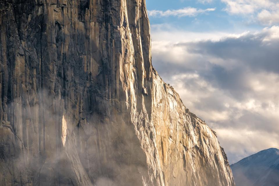 deadly rockfall the size of an apartment building at yosemites el el capitan size