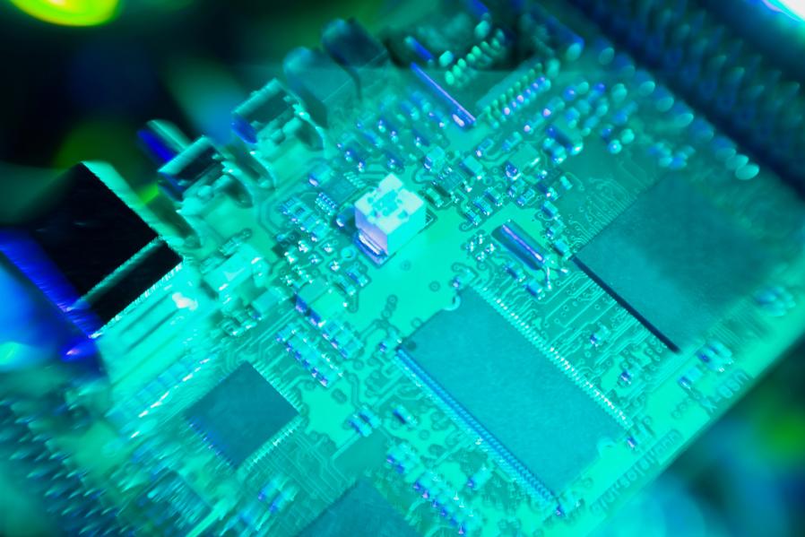 How To Trade Eleven S&P 500 Sector ETFs, With Tech Leading The Way