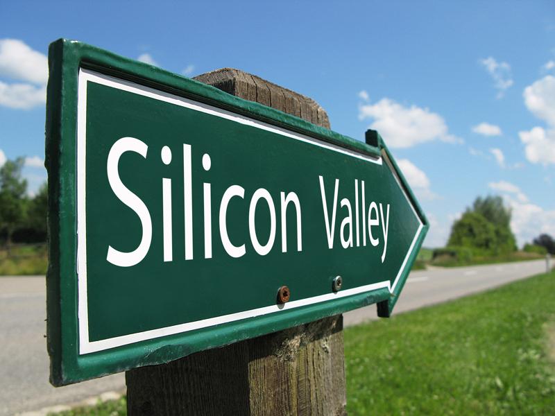 2 Tech Funds Paying Up To 7.1%: 1 To Buy, 1 To Sell