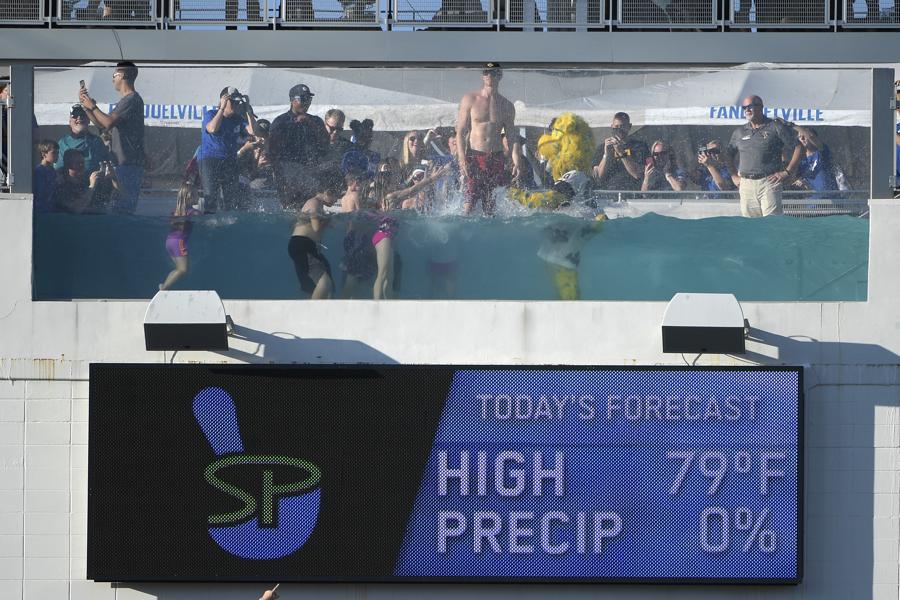 Bankers & Brokers Bet On Booming Luxury Yachts & Swimwear Business