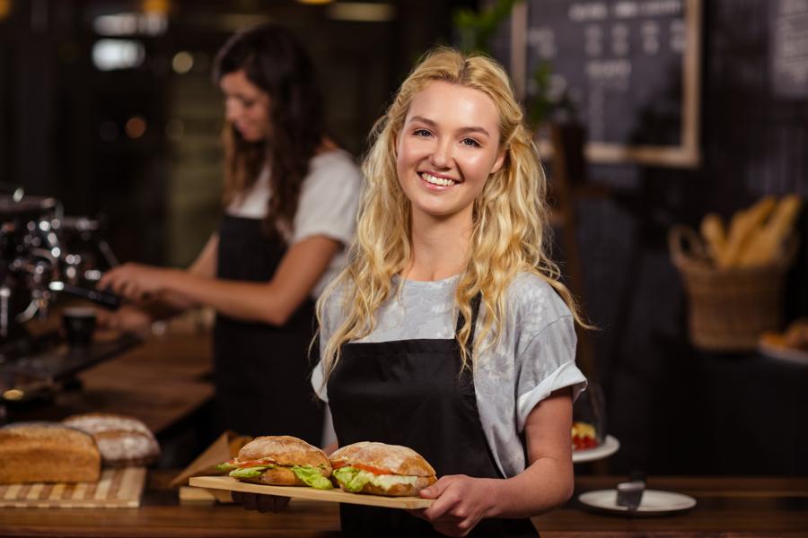 6 Unique Ways Working In A Restaurant Can Benefit College Students
