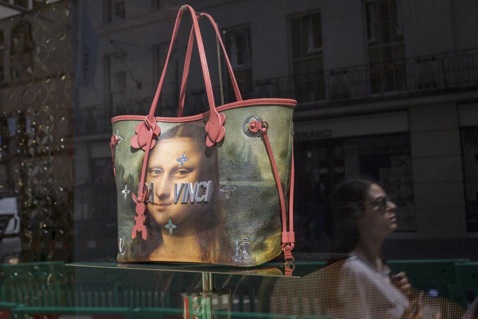 Louis Vuitton handbag with Mona Lisa in a shop window
