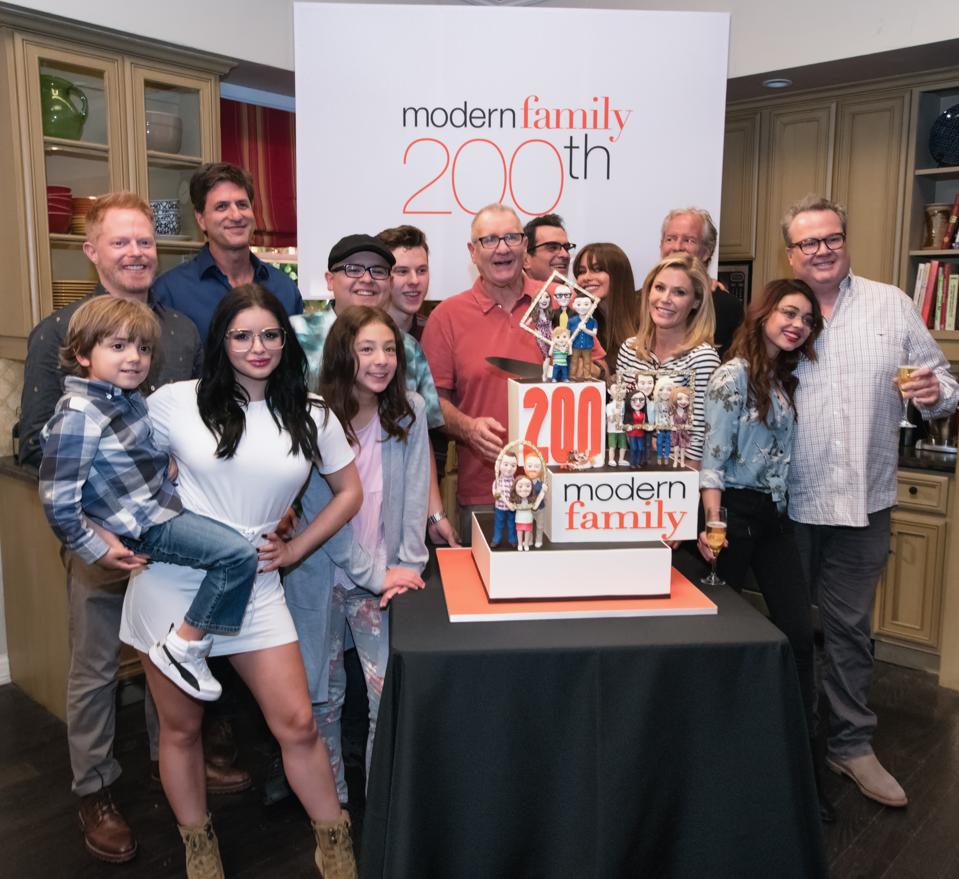 Signing Off Modern Family Concludes On Abc After 11 Seasons