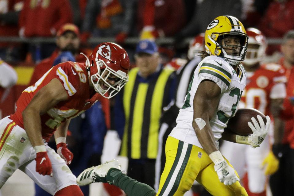 At 695k Green Bay Packers Running Back Aaron Jones Is The Nfl S Best Bargain