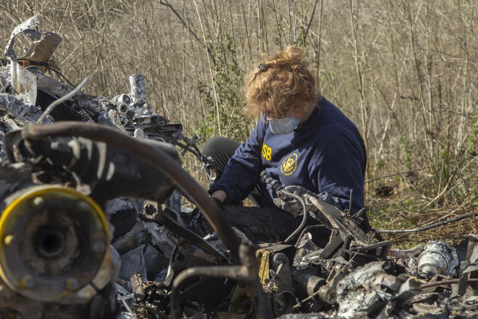 Pilot In Kobe Bryant Helicopter Crash Wasn T Allowed To Fly By Instruments Pilot In Kobe Bryant Helicopter Crash Wasn T Allowed To Fly By Instruments