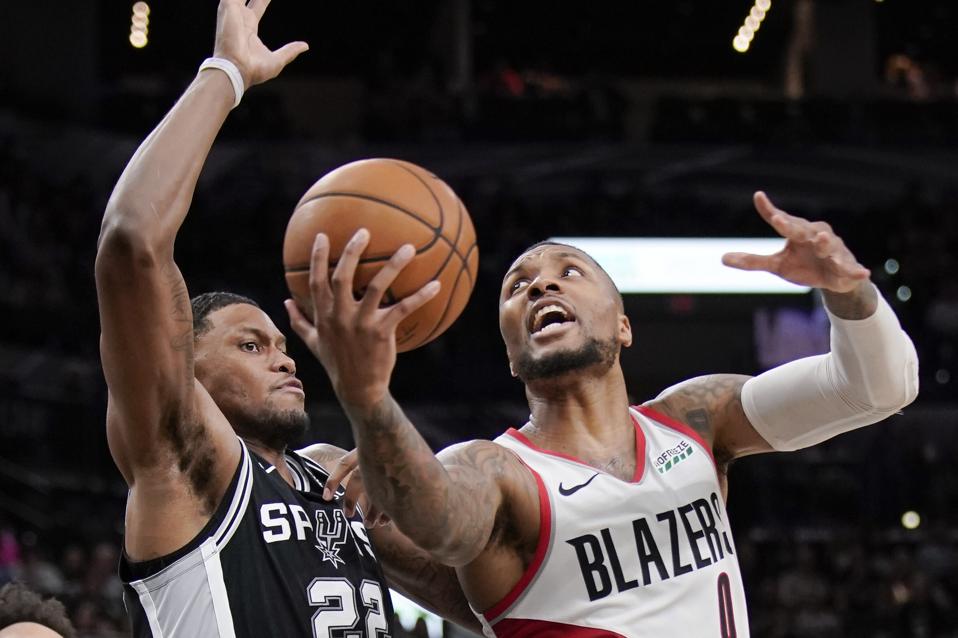 19中3後拿出手錶,Lillard末節3分鐘狂砍18分,險些導演神奇逆轉!(影)-黑特籃球-NBA新聞影音圖片分享社區